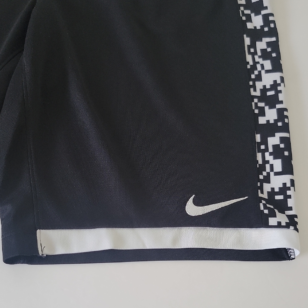 Nike Dri-FIT Black White Elastic Waist Athletic Basketball Soccer Shorts Boys XL - Picture 3 of 5